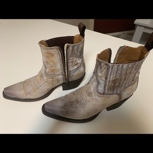 Lucchese booties size 7.5 B